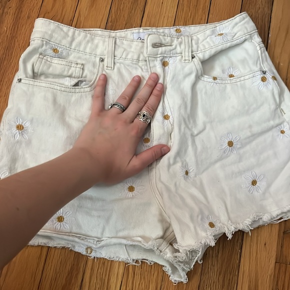 Adorable sunflower denim shorts, off white high rise - Picture 2 of 7